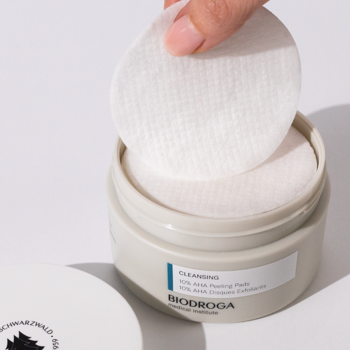 Grafisches Gestaltungselement BIODROGA Cleansing 10% AHA Peeling Pads