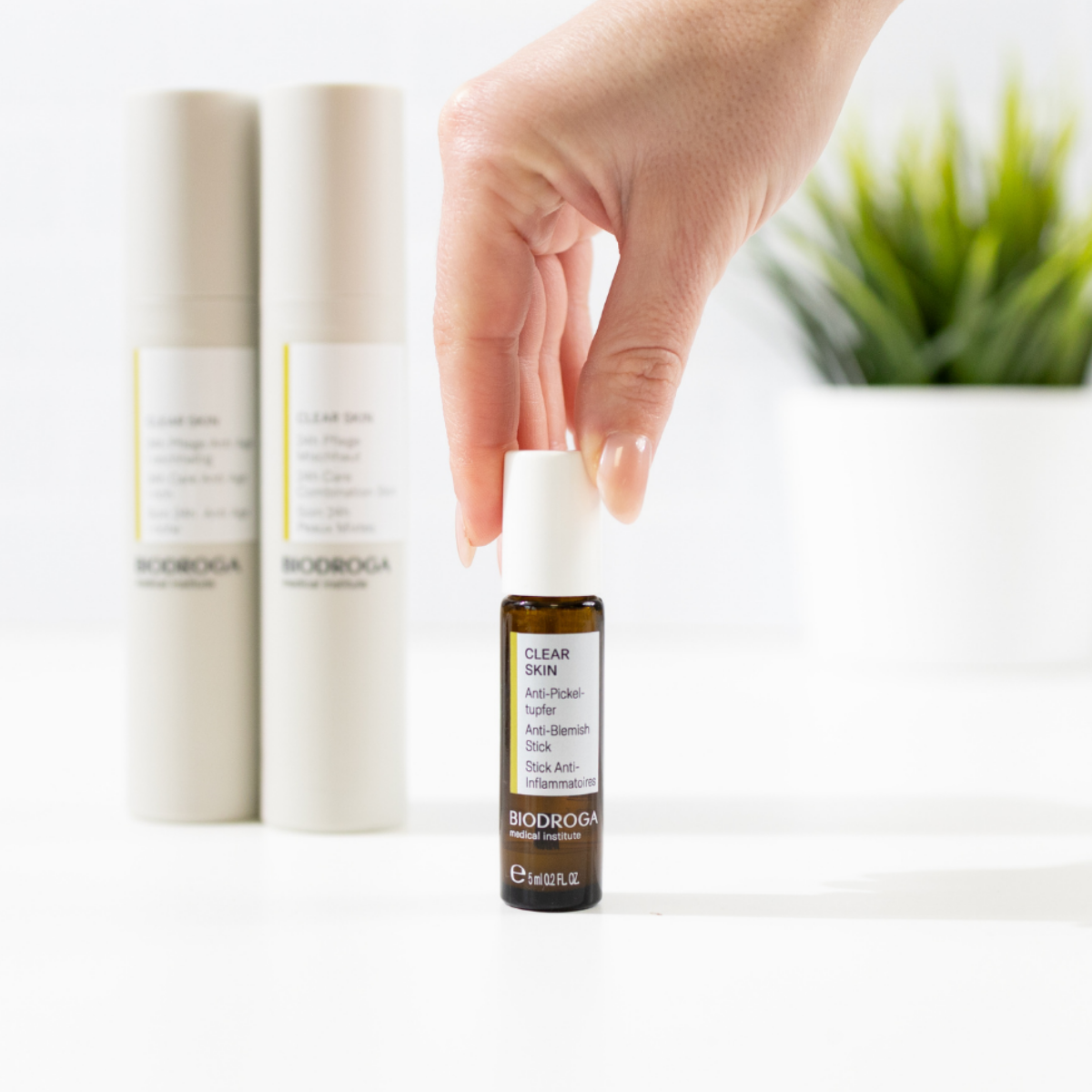Grafisches Gestaltungselement BIODROGA Clear Skin Anti-Pickeltupfer